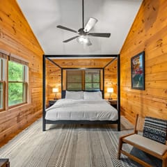 4-Bedroom Retreat with Hot Tub
