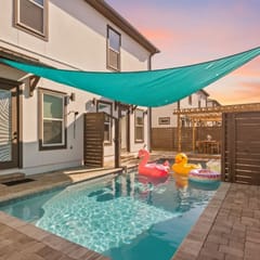 5BR Luxury Retreat with Heated Pool