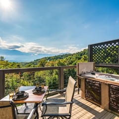 Romantic Fall Getaway | Hot Tub + Epic Views