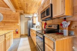 5BDR Modern Farm Compound: Pool, Hot Tubs, Trails - Image 3