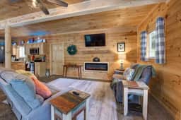 5BDR Modern Farm Compound: Pool, Hot Tubs, Trails - Image 4