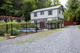 5BDR Modern Farm Compound: Pool, Hot Tubs, Trails - Image 5
