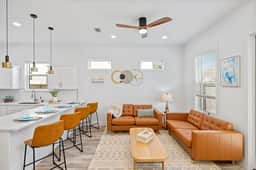 Luxury 5-Bedroom Duplex with Pool - Image 3