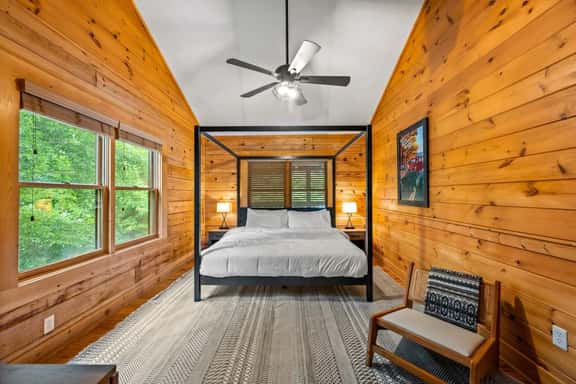 4-Bedroom Retreat with Hot Tub - Image 1