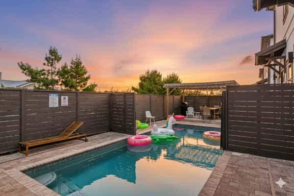 Luxury 5-Bedroom Duplex with Pool - Image 1