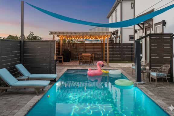 Luxury Coastal Retreat with Private Pool l Sleeps 26 - Image 1