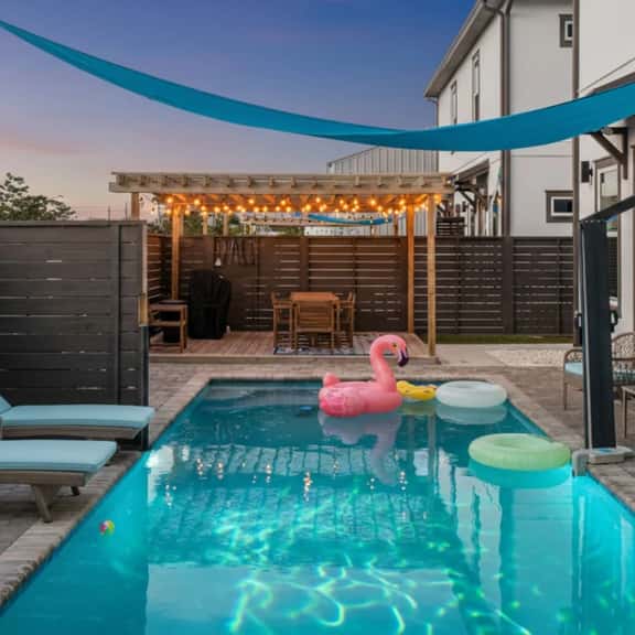 Luxury Coastal Retreat with Private Pool l Sleeps 26 - Image 1