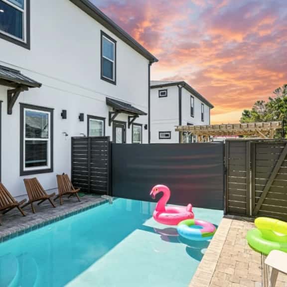 Luxury Duplex Steps from the Beach - Image 1