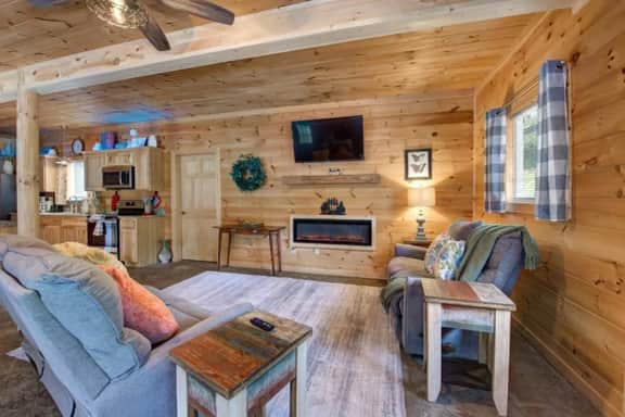 5BDR Modern Farm Compound: Pool, Hot Tubs, Trails - Image 4