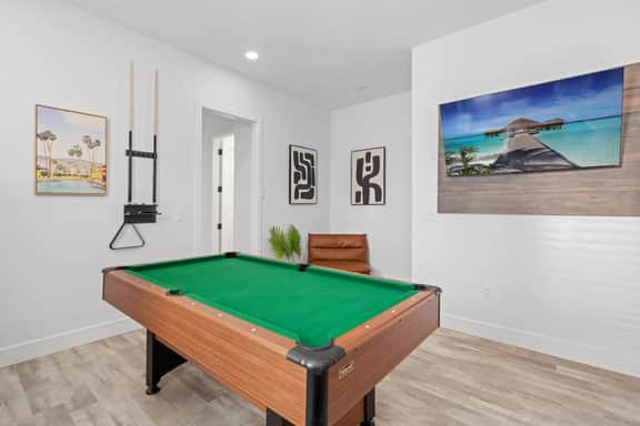 Luxury 5-Bedroom Duplex with Pool - Image 4
